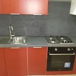 Guest house Stanza Con Bagno E Cucina In Comune In Giardino