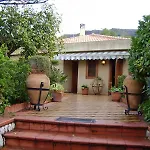 Stanza Con Bagno E Cucina In Comune In Giardino