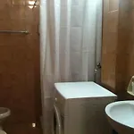 Stanza Con Bagno E Cucina In Comune In Giardino Guest house