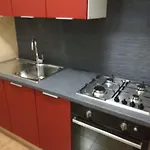 Guest house Stanza Con Bagno E Cucina In Comune In Giardino
