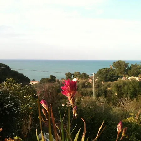 Gasthuis Stanza Con Bagno E Cucina In Comune In Giardino Cefalù