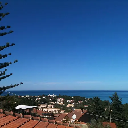 Stanza Con Bagno E Cucina In Comune In Giardino Gæstehus Cefalù