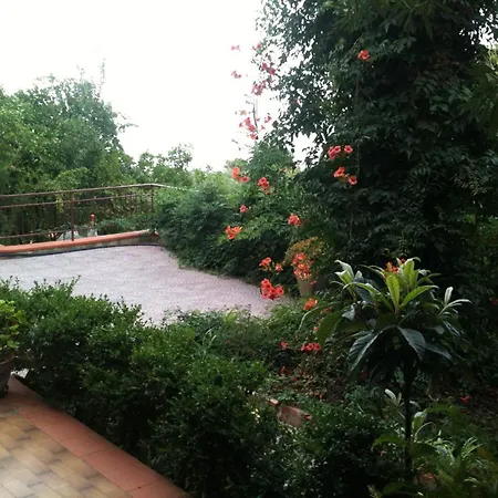 Stanza Con Bagno E Cucina In Comune In Giardino Maison d'hôtes