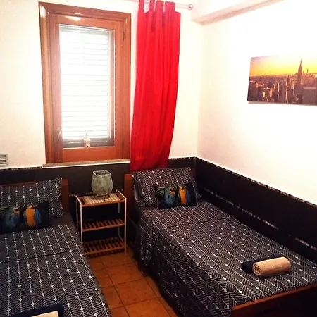 Stanza Con Bagno E Cucina In Comune In Giardino Cefalù