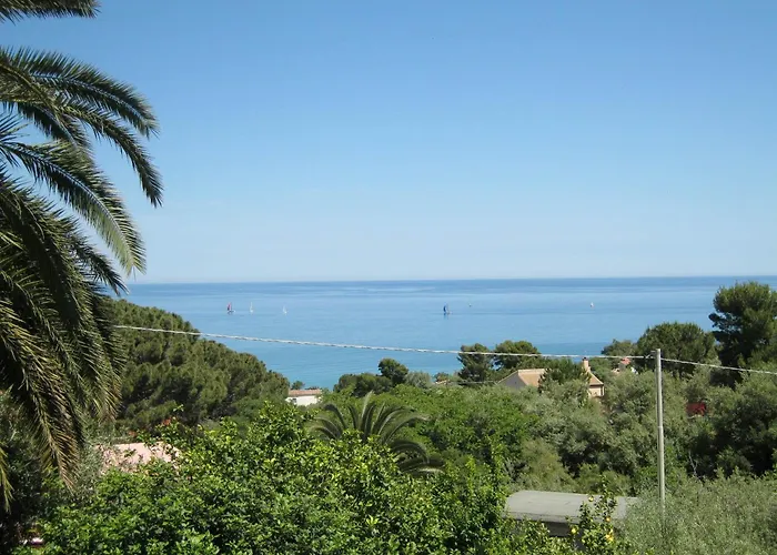 Maison d'hôtes Stanza Con Bagno E Cucina In Comune In Giardino