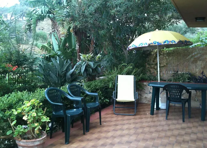 Stanza Con Bagno E Cucina In Comune In Giardino *