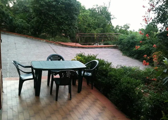 Maison d'hôtes Stanza Con Bagno E Cucina In Comune In Giardino